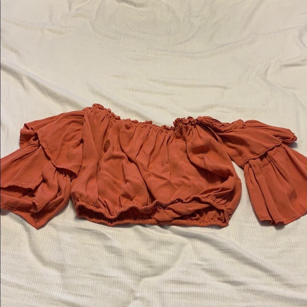 Super cute shoulder-less crop top